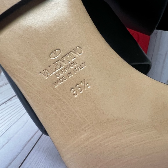 Valentino Garavani One Stud Leather Sandal Black Sz 36.5 / 6.5 - Picture 11 of 12